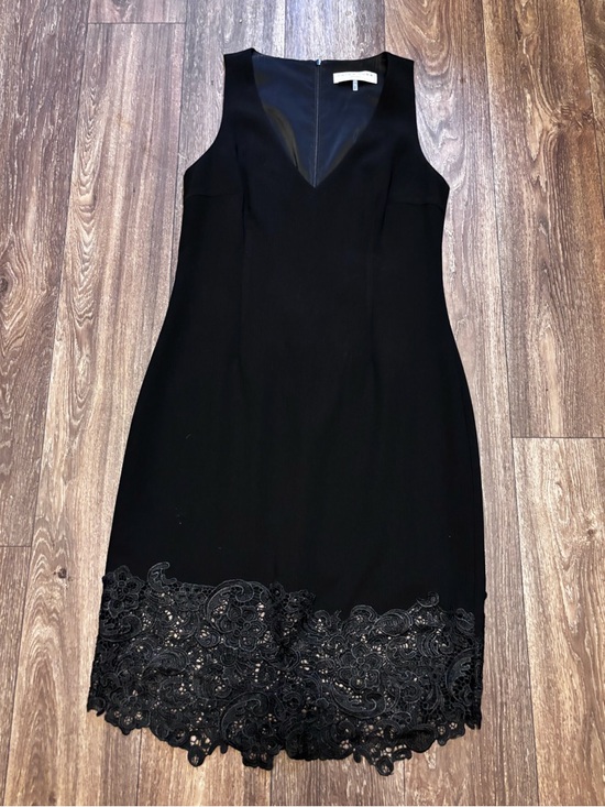 Trina Turk Dresses & Skirts - Trina Turk black sleeveless v-neck midi dress